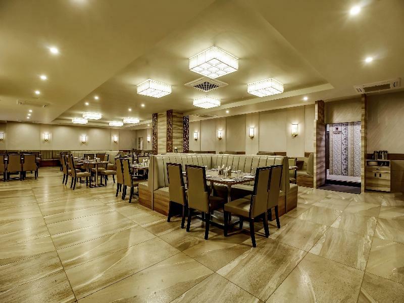 فندق حيدر أبادفي  Capital O 28086 Sindhura Grand المظهر الخارجي الصورة
