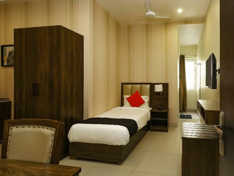 فندق حيدر أبادفي  Capital O 28086 Sindhura Grand المظهر الخارجي الصورة