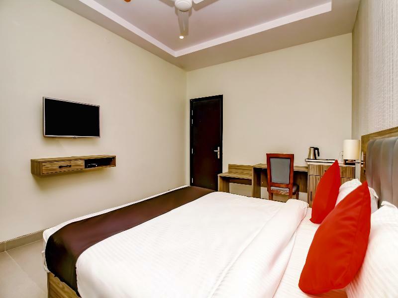 فندق حيدر أبادفي  Capital O 28086 Sindhura Grand المظهر الخارجي الصورة